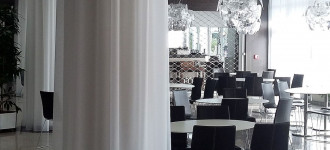 Realizace- RCO Olomouc-restaurace- záclony kolem sloupů